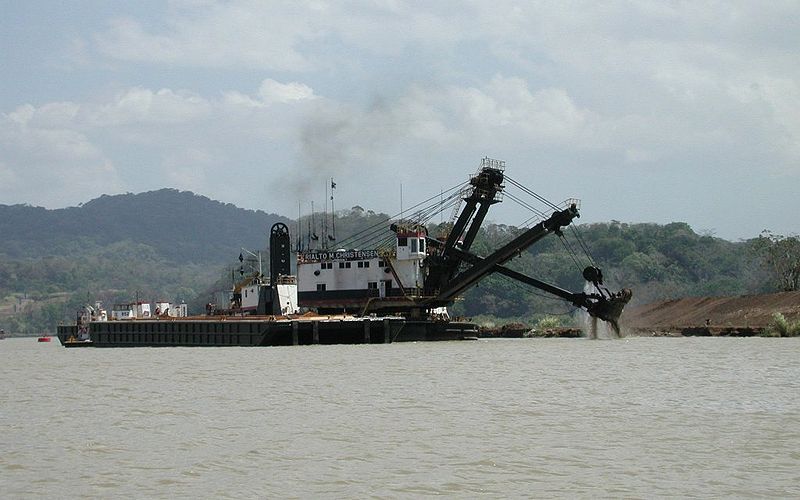 Schwimmbagger im Panamakanal