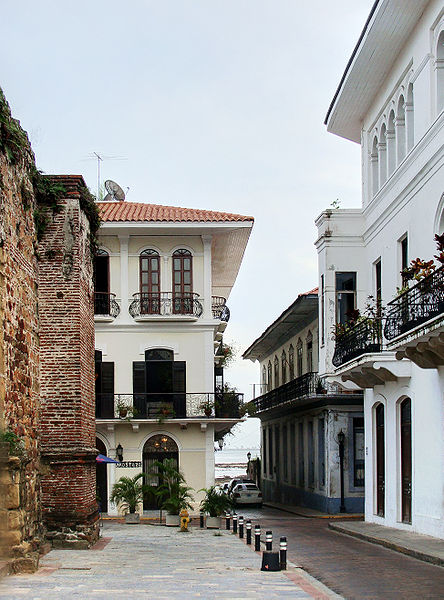 Allee vor dem Arco Chato